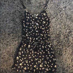 Heart Hips Daisy size small (s) romper